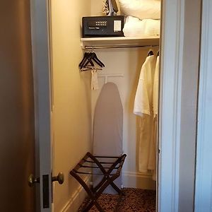 Deluxe Room Queen Bed